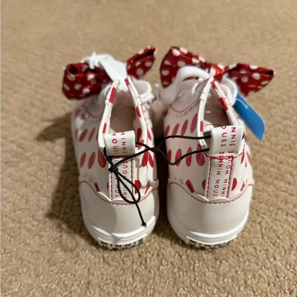 NWT. Disney Minnie Mouse high top sneakers with bows. Size 13